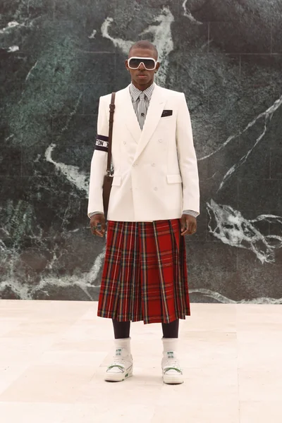 Look 12